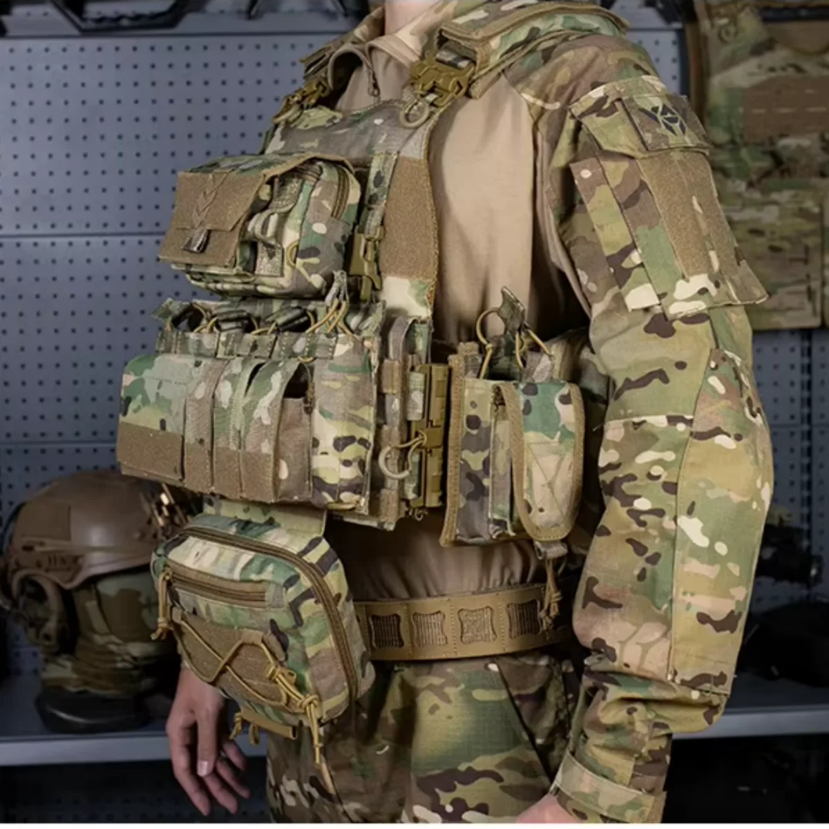 Tactical Plate Carrier Vest with Helmet Pouch